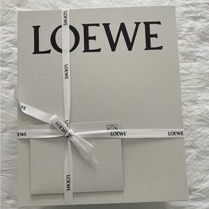 🩷Loewe White Gift Box Large with Ribbon Purple limited edition